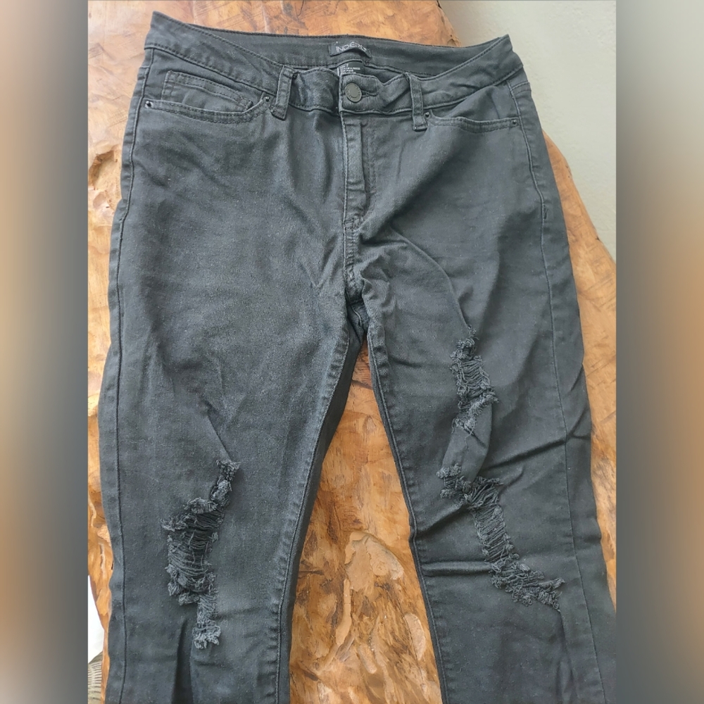 SOLD Black Ripped Skinny Jeans - Picture 6 of 9